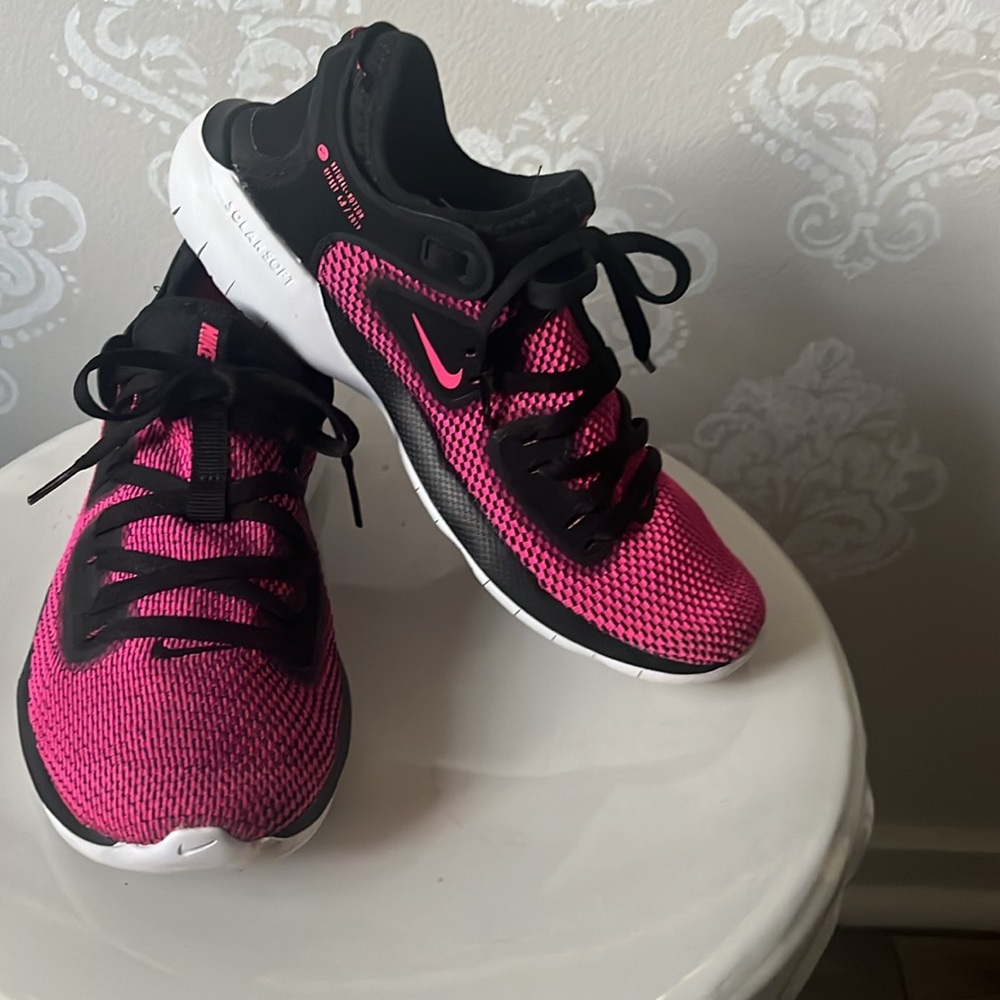 Nike flex sneakers